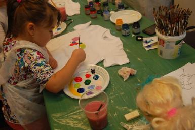 poze atelier de pictat tricouri pentru copii