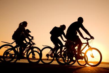 poze biking with friends 