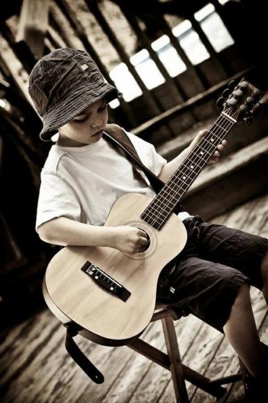 poze lectie chitara pentru copii 