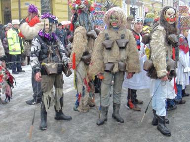 poze festivalul datinilor si al obiceiurilor de iarna