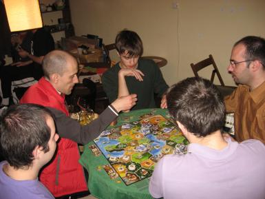 poze intalnirea pasionatilor de board games in ceai et caetera la brasov