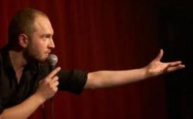 poze stand up comedy cu scurt pe 2 