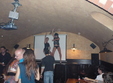 karaoke show si party cu animatoare in dirty harry s pub